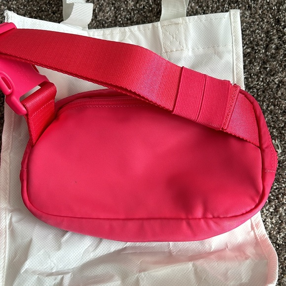 Lululemon belt bag - Picture 2 of 3